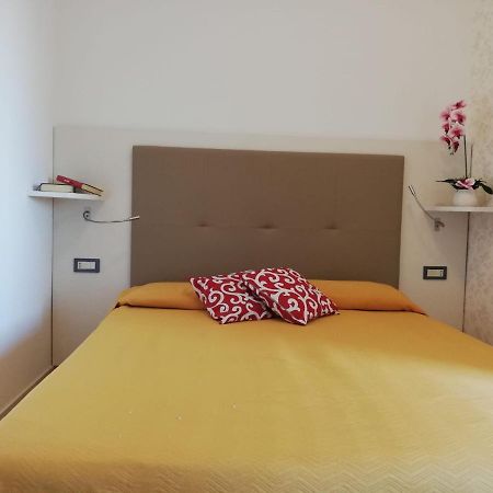 Hotel Metropol Сотомарина Екстериор снимка