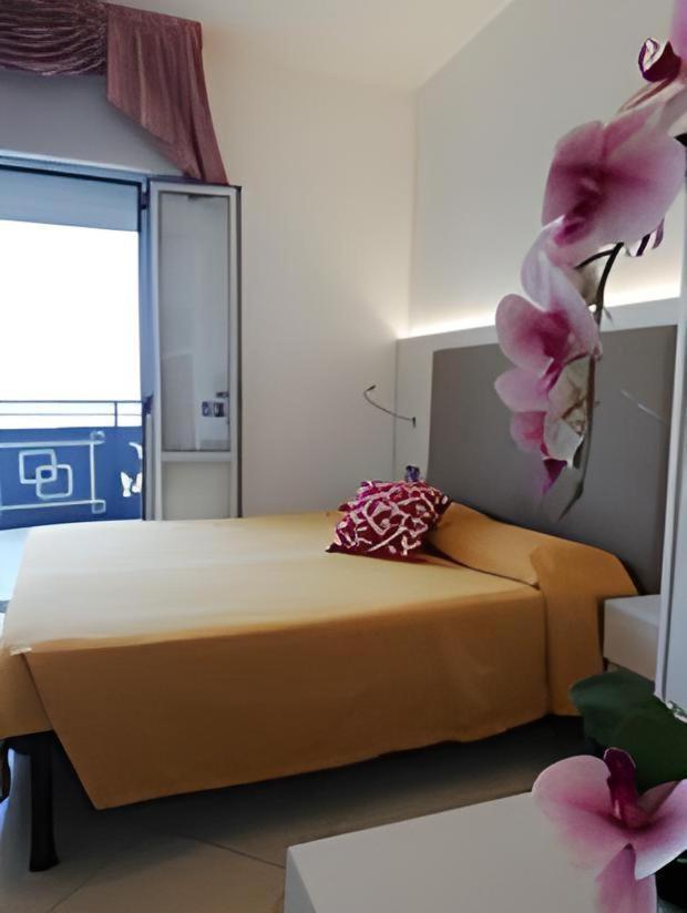 Hotel Metropol Сотомарина Екстериор снимка