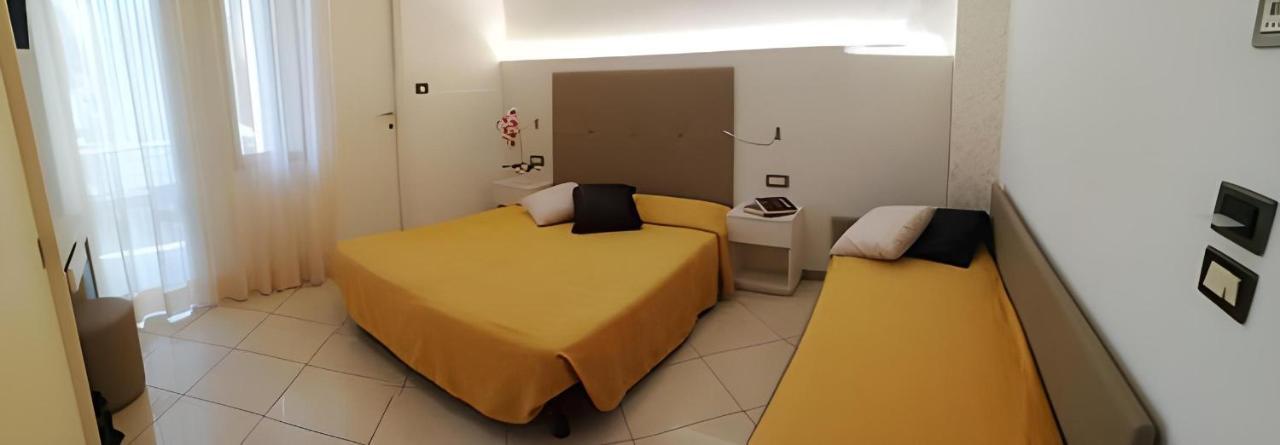 Hotel Metropol Сотомарина Екстериор снимка