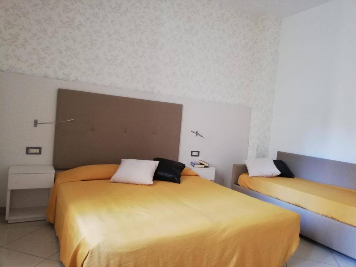 Hotel Metropol Сотомарина Екстериор снимка