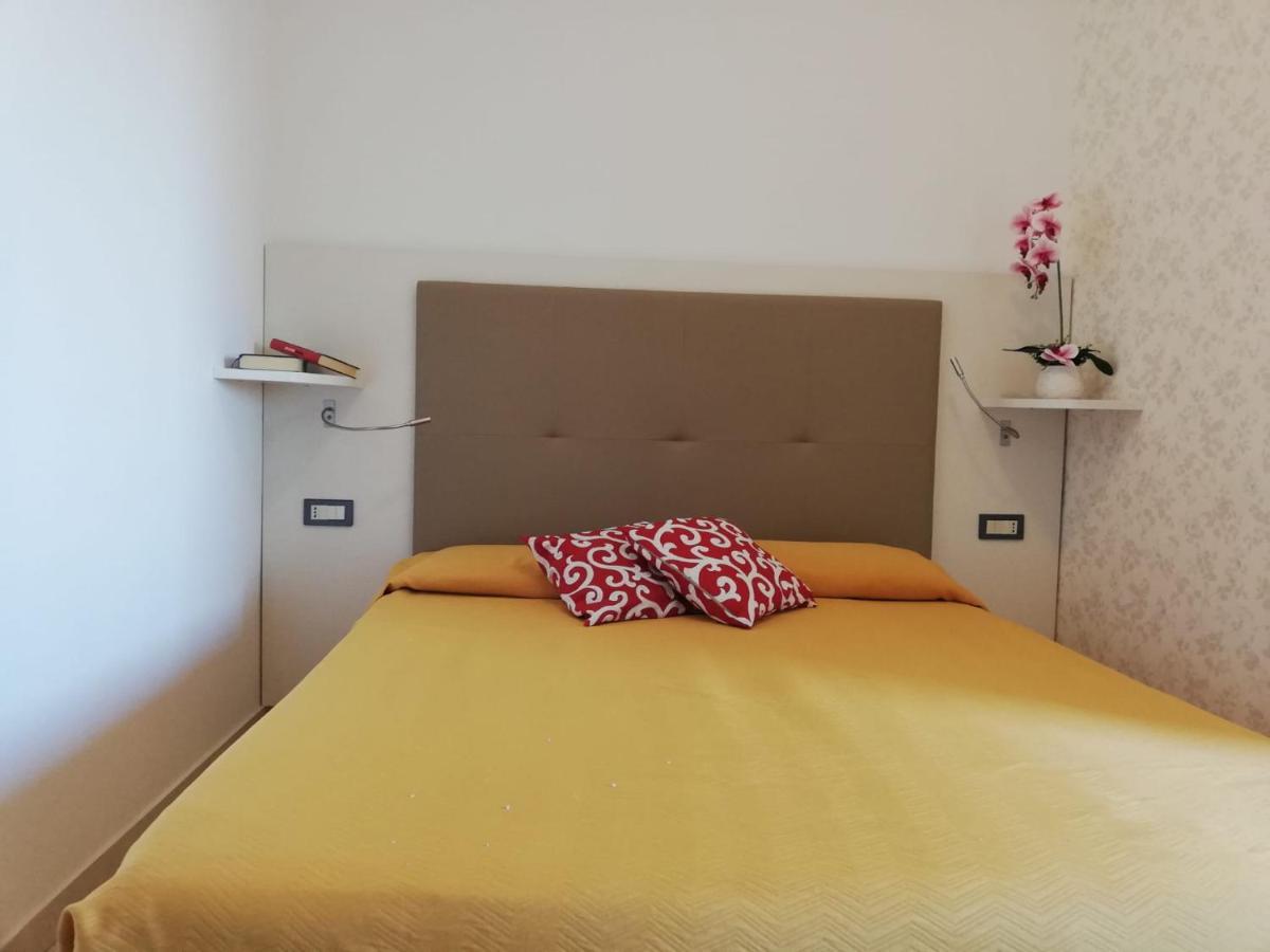 Hotel Metropol Сотомарина Екстериор снимка