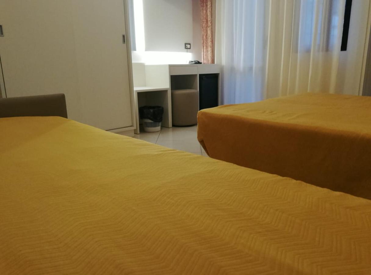 Hotel Metropol Сотомарина Екстериор снимка
