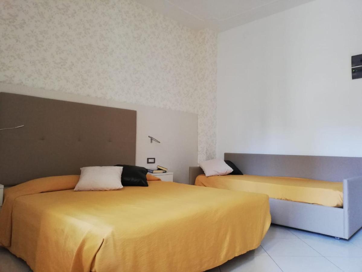 Hotel Metropol Сотомарина Екстериор снимка