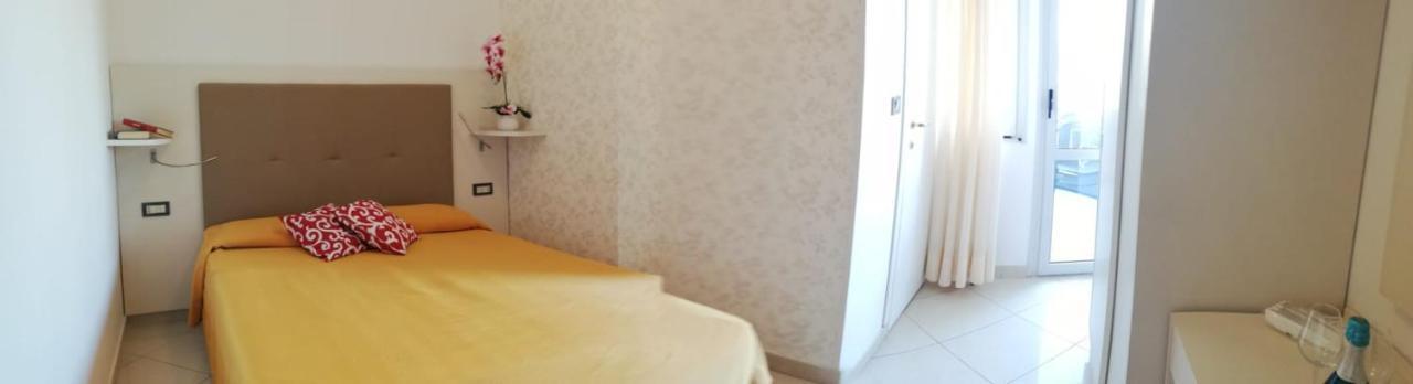 Hotel Metropol Сотомарина Екстериор снимка