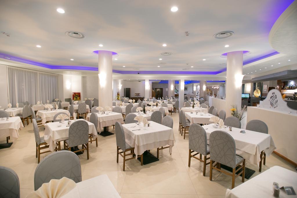 Hotel Metropol Сотомарина Екстериор снимка