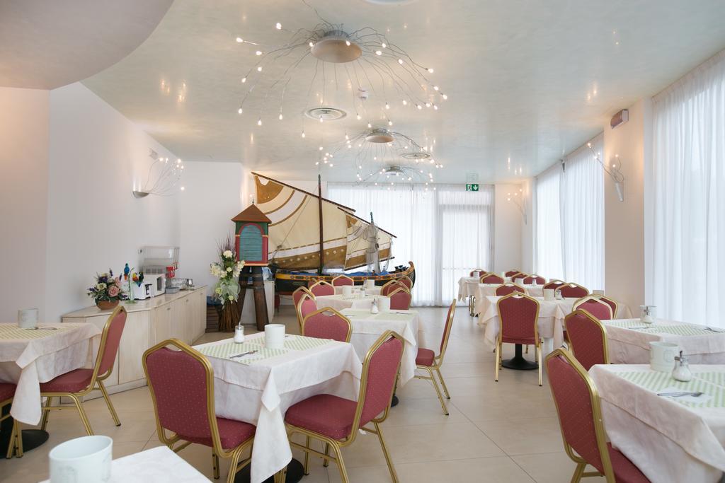 Hotel Metropol Сотомарина Екстериор снимка