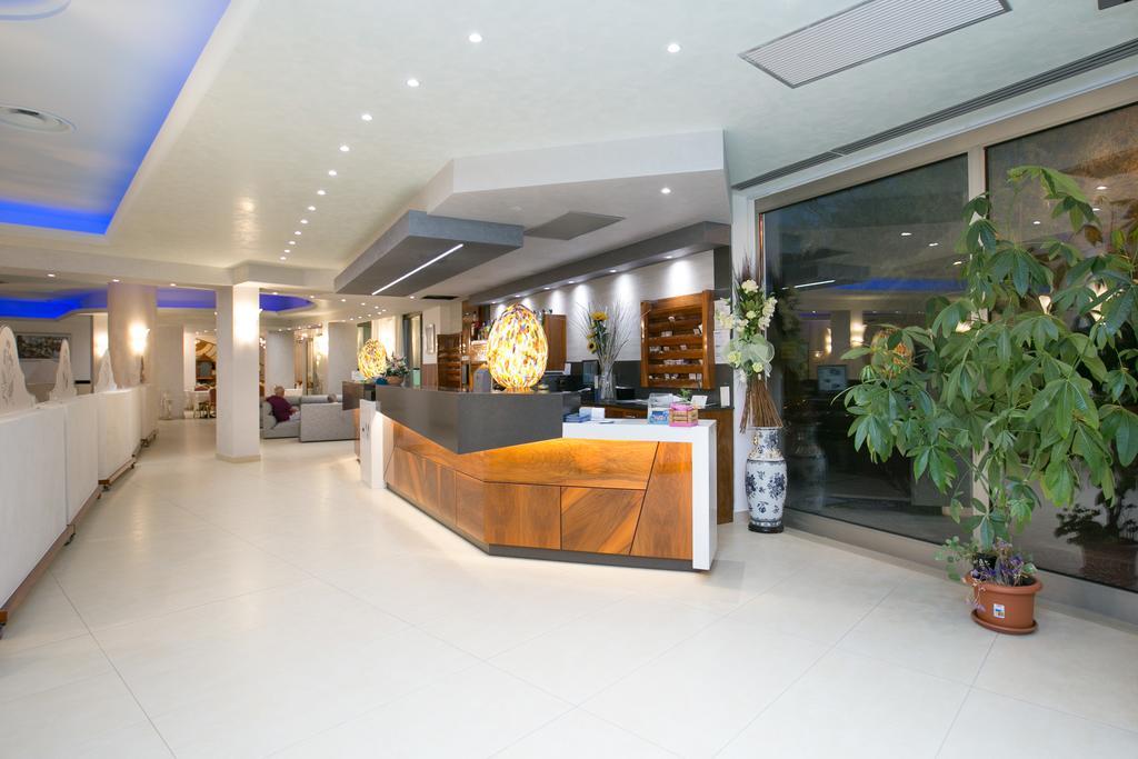 Hotel Metropol Сотомарина Екстериор снимка