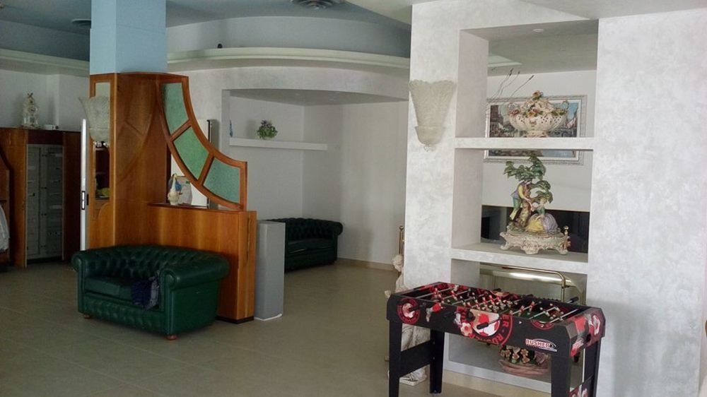 Hotel Metropol Сотомарина Екстериор снимка