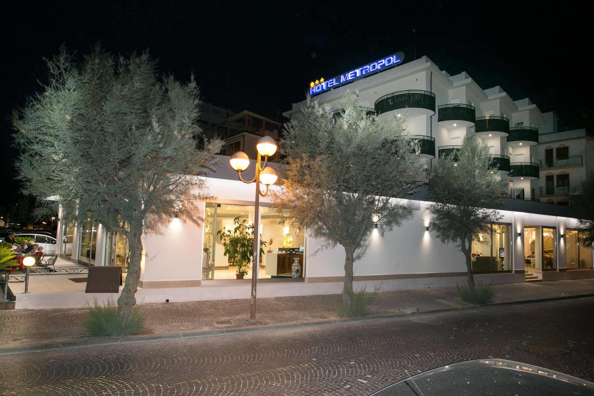 Hotel Metropol Сотомарина Екстериор снимка