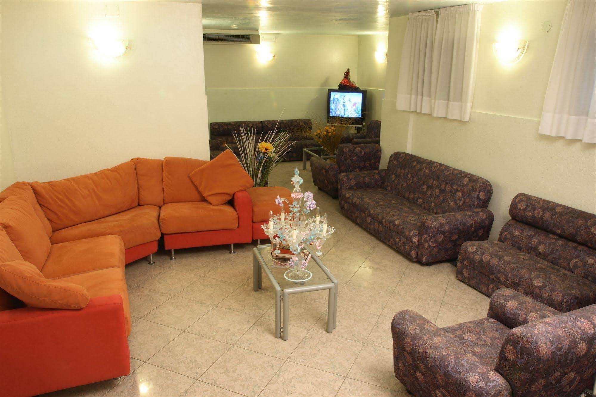 Hotel Metropol Сотомарина Екстериор снимка