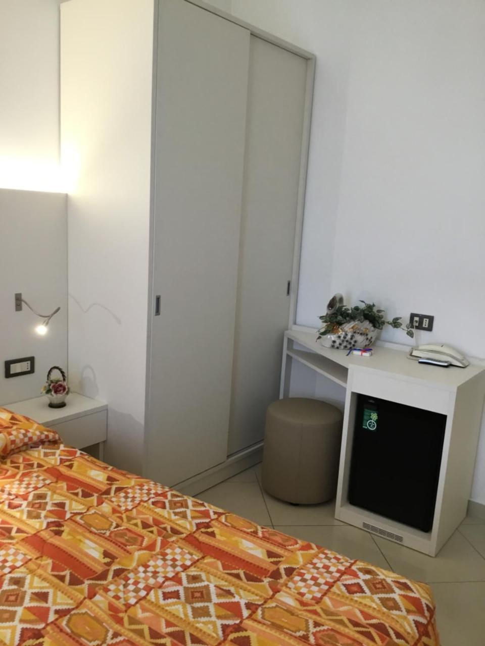 Hotel Metropol Сотомарина Екстериор снимка