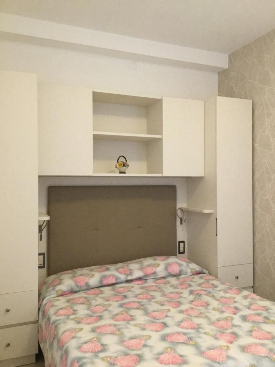 Hotel Metropol Сотомарина Екстериор снимка