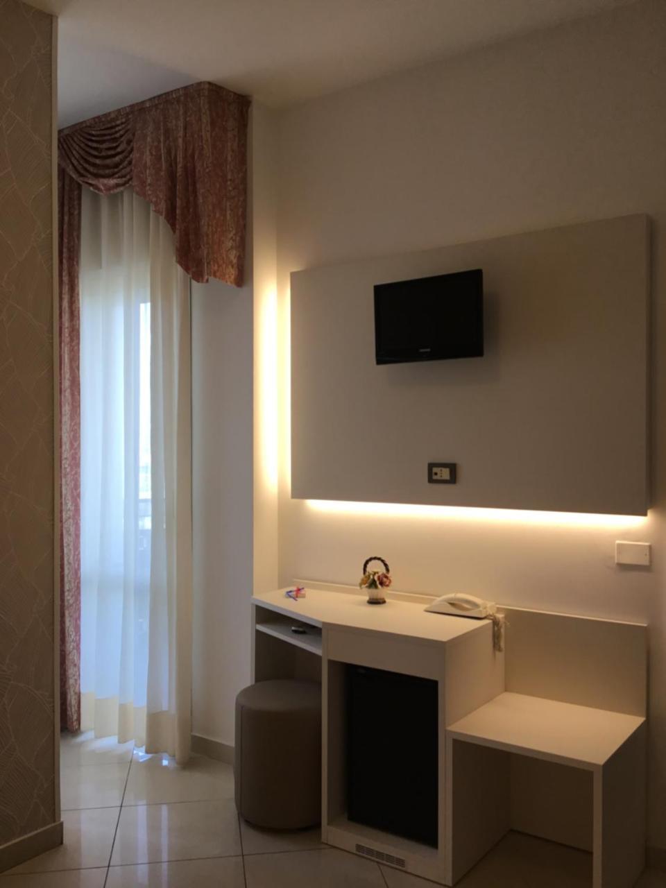 Hotel Metropol Сотомарина Екстериор снимка