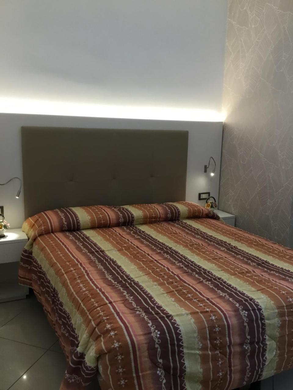 Hotel Metropol Сотомарина Екстериор снимка