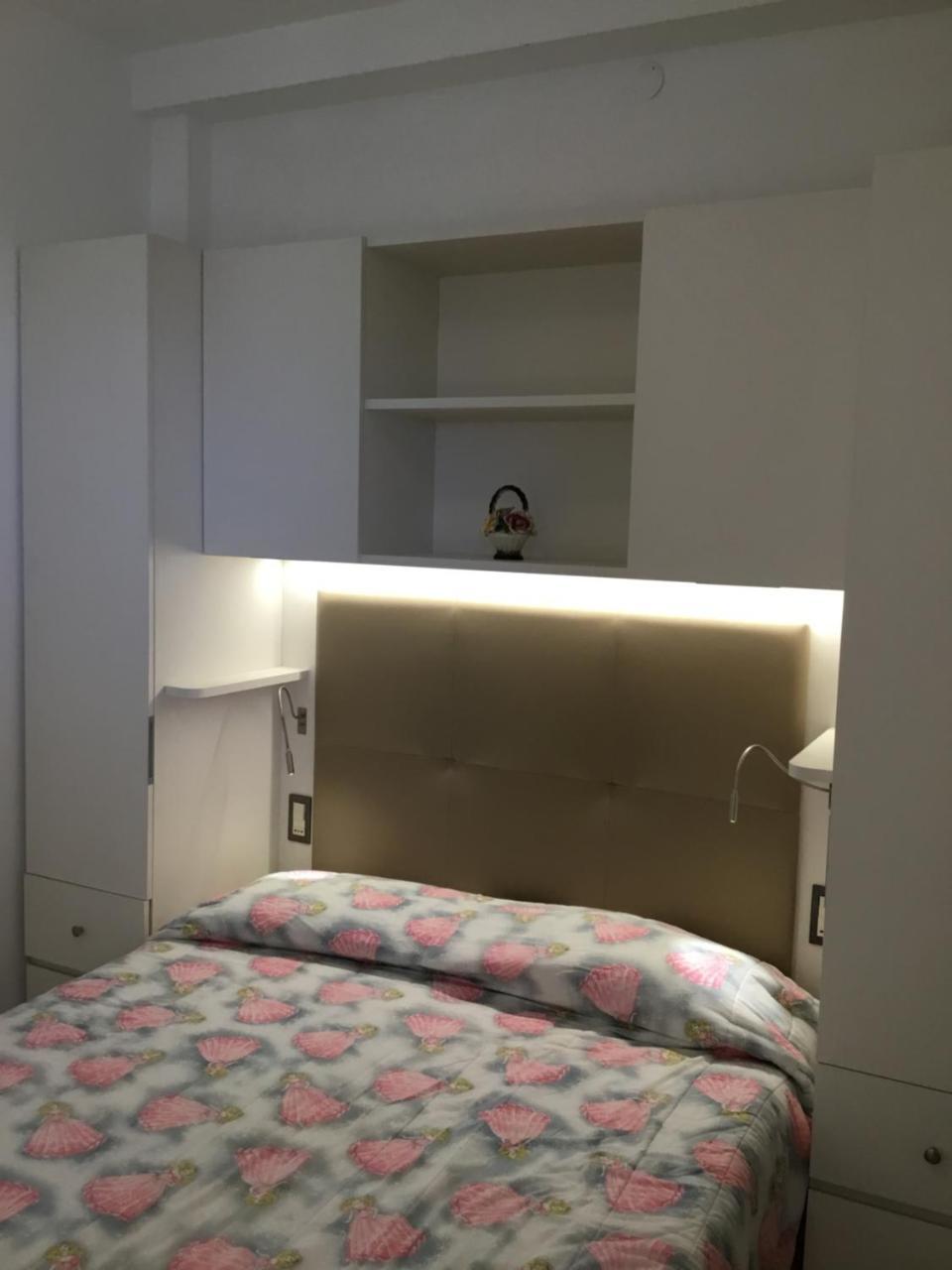 Hotel Metropol Сотомарина Екстериор снимка