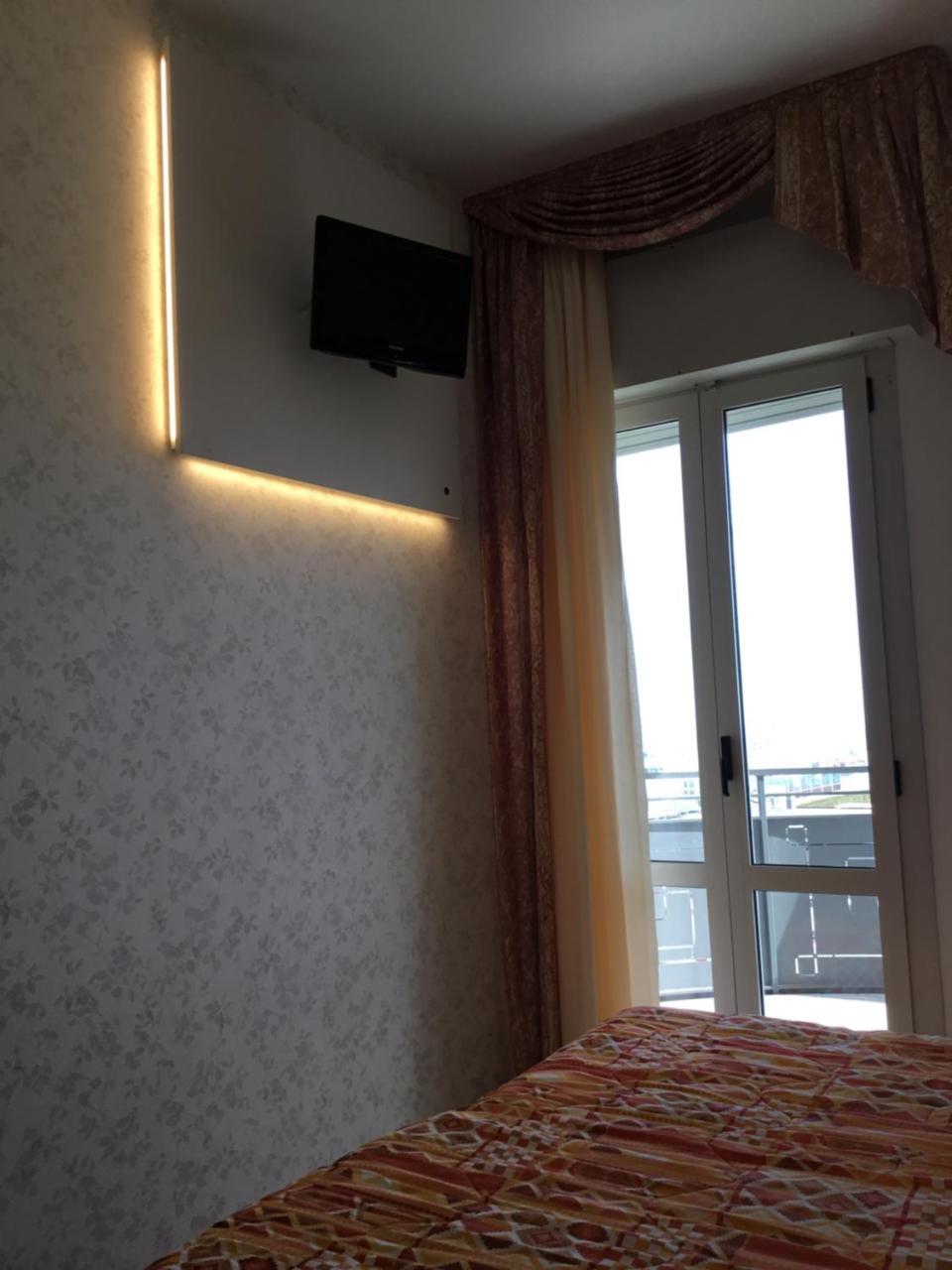 Hotel Metropol Сотомарина Екстериор снимка